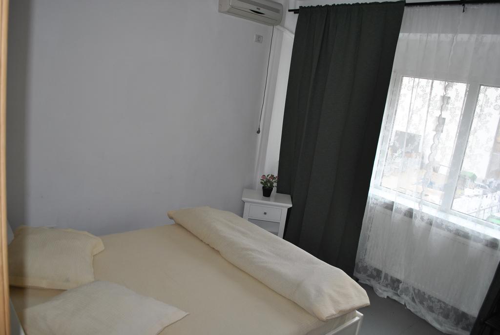 Vogue Hostel Boekarest Buitenkant foto