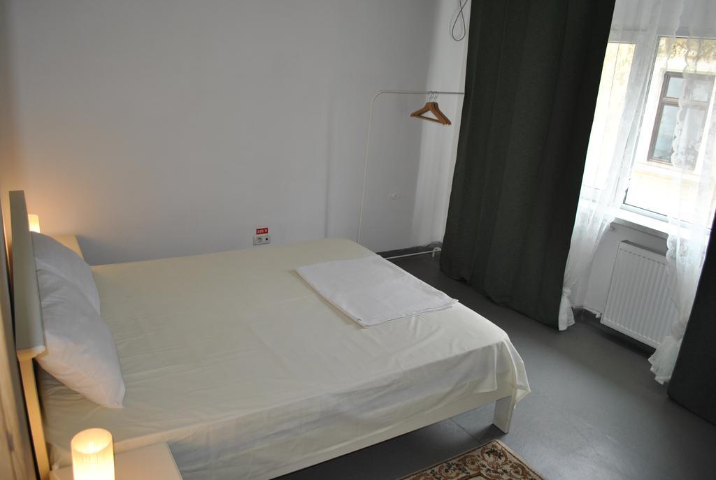 Vogue Hostel Boekarest Buitenkant foto