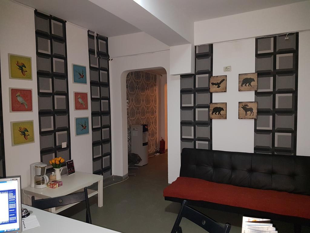 Vogue Hostel Boekarest Buitenkant foto