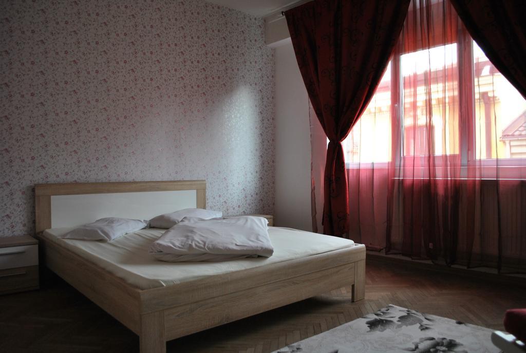 Vogue Hostel Boekarest Buitenkant foto